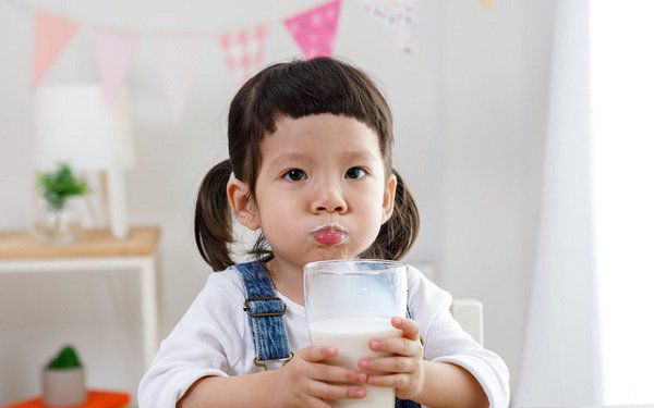 Uống sữa đúng cách: Loại bỏ 4 thói quen xấu để hấp thụ trọn vẹn dinh dưỡng- Ảnh 1.