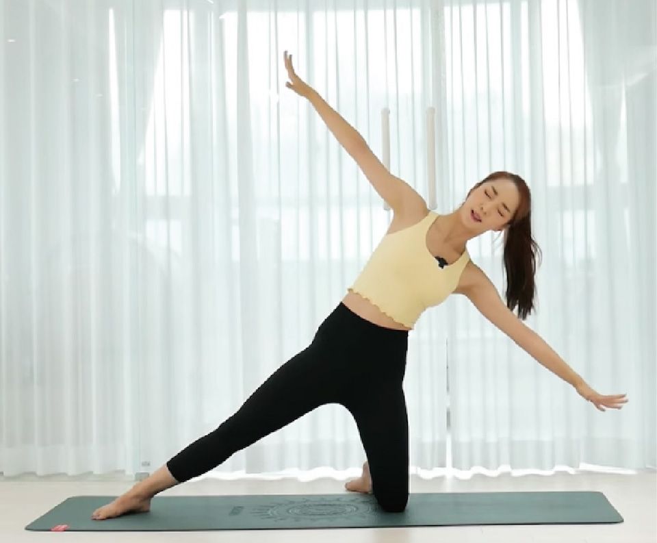 Bài tập “eo con kiến” dễ thực hiện tại nhà, chỉ cần 10 phút giãn cơ trước khi ngủ là có eo thon dáng đẹp!- Ảnh 6.