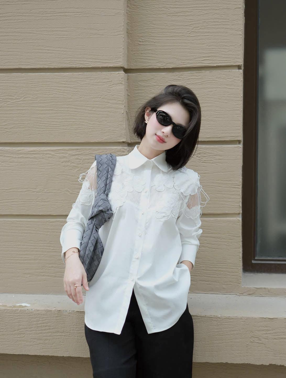 Sơ mi trắng + quần jeans: Cách mix đồ vừa tôn eo thon dáng chuẩn vừa khéo hack tuổi, dành cho các nàng tuổi 35- Ảnh 7.