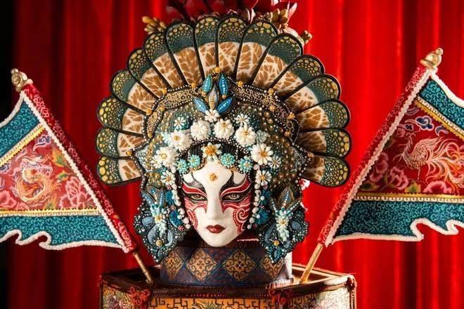 Chiếc bánh cưới "Hỷ sự hát bội" của nghệ nhân Việt đoạt giải cao nhất tại đấu trường ẩm thực hàng đầu châu Á- Ảnh 1.