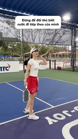 Ngọc Trinh chơi pickleball "cợt nhả vô cùng", thứ cuốn nhất là vòng eo siêu thực- Ảnh 1.