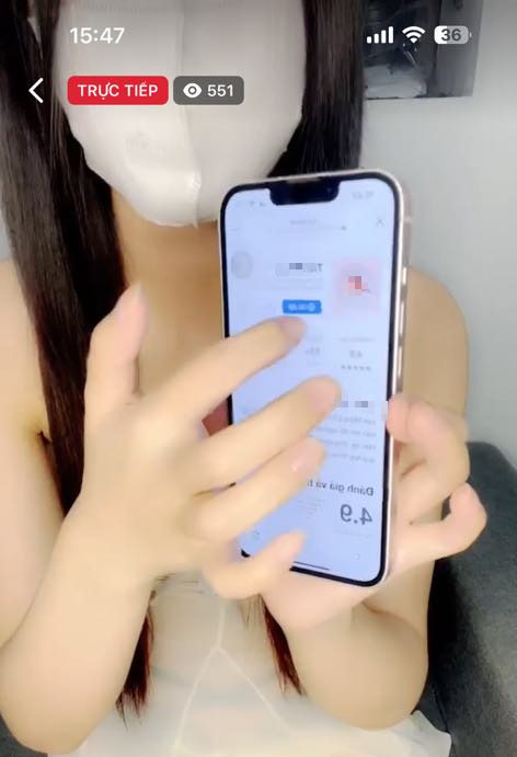 Sốc với phiên livestream quảng cáo nhạy cảm, nền tảng ngó lơ?- Ảnh 2. Sốc với phiên livestream quảng cáo nhạy cảm, nền tảng ngó lơ?- Ảnh 2.