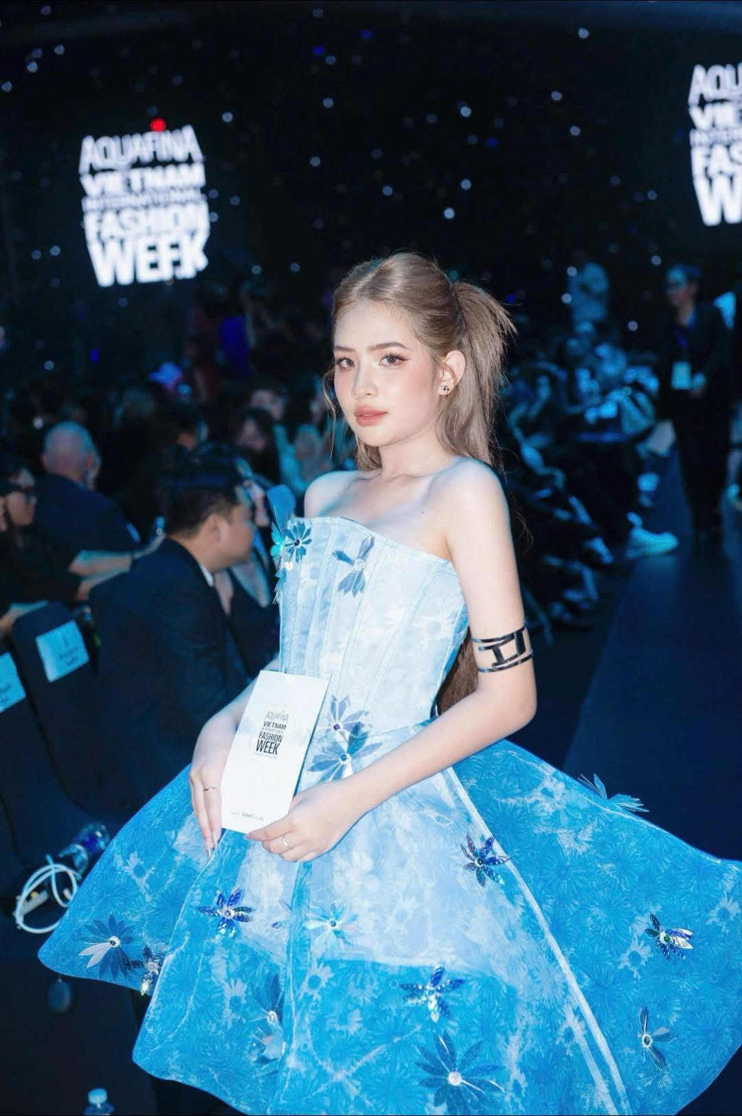 Trần Bảo Châu và hành trình mài rũa một “viên ngọc” của sàn runway- Ảnh 1. Trần Bảo Châu và hành trình mài rũa một “viên ngọc” của sàn runway- Ảnh 1.