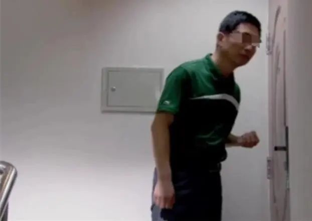 Dắt chó đi dạo, cô gái khiến cả gia đình mất mạng: Nuông chiều chính là đang hại một đứa trẻ! - Ảnh 1.
