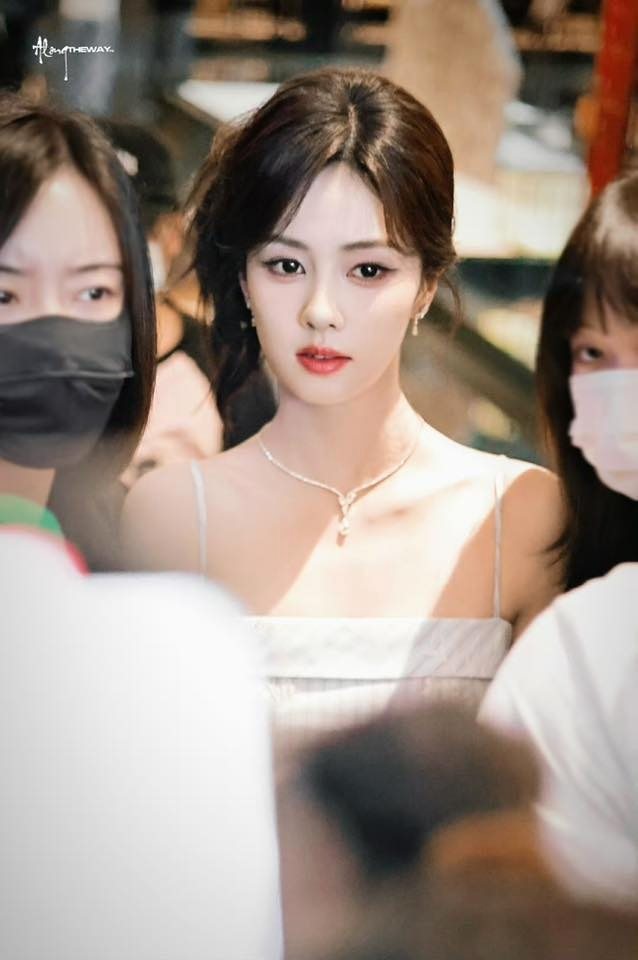 Mỹ nhân Trung Quốc đi quảng bá phim mới mà đẹp quá sức tưởng tượng, visual nữ thần khiến netizen ngắm không muốn dừng- Ảnh 3.