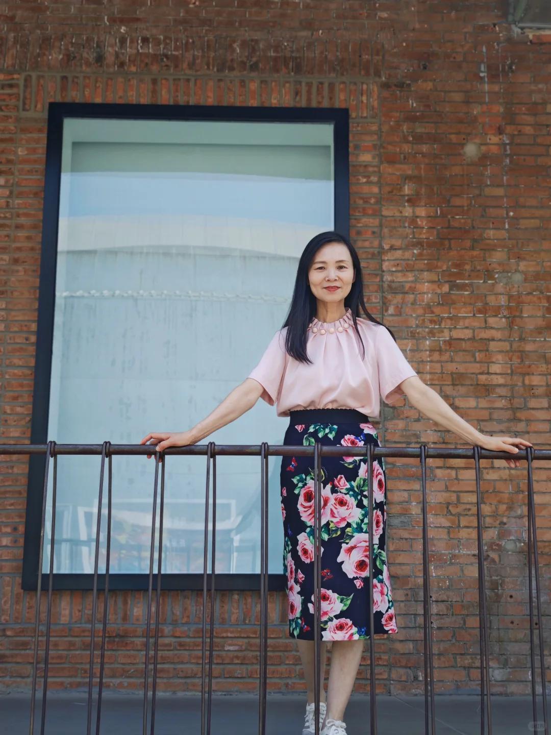 Tuổi 50 không mặc đại được nữa: Mẹo chọn đồ giúp chị em vừa đẹp vừa đẳng cấp- Ảnh 12.