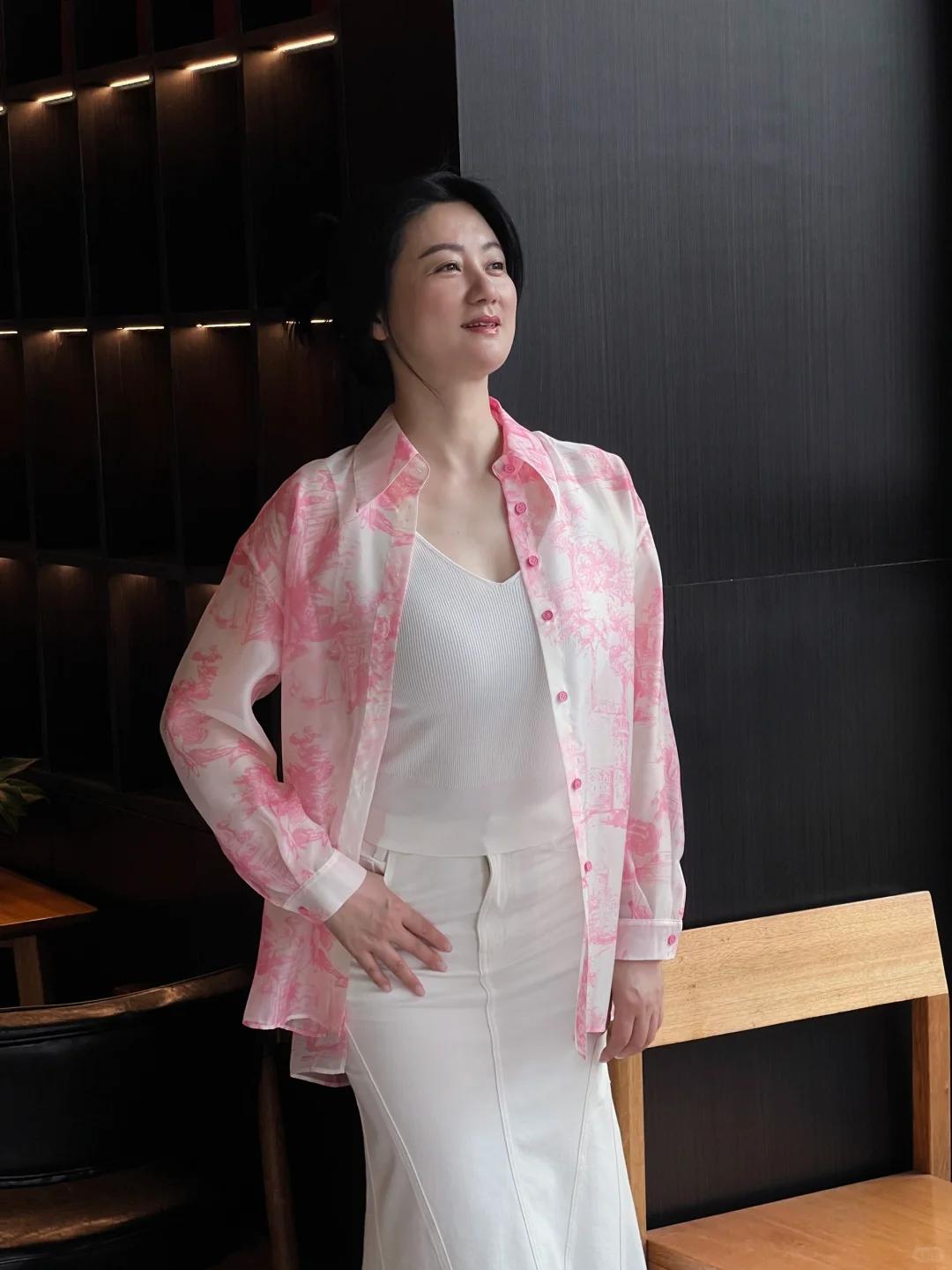 Tuổi 50 không mặc đại được nữa: Mẹo chọn đồ giúp chị em vừa đẹp vừa đẳng cấp- Ảnh 8.