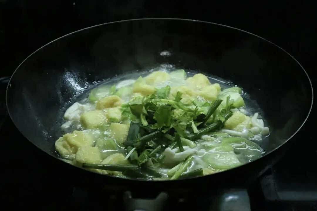 Mướp đầu mùa hè nấu cùng 2 nguyên liệu này sẽ được một nồi canh giúp cả nhà giải nhiệt, ngon miệng, hao cơm- Ảnh 6.