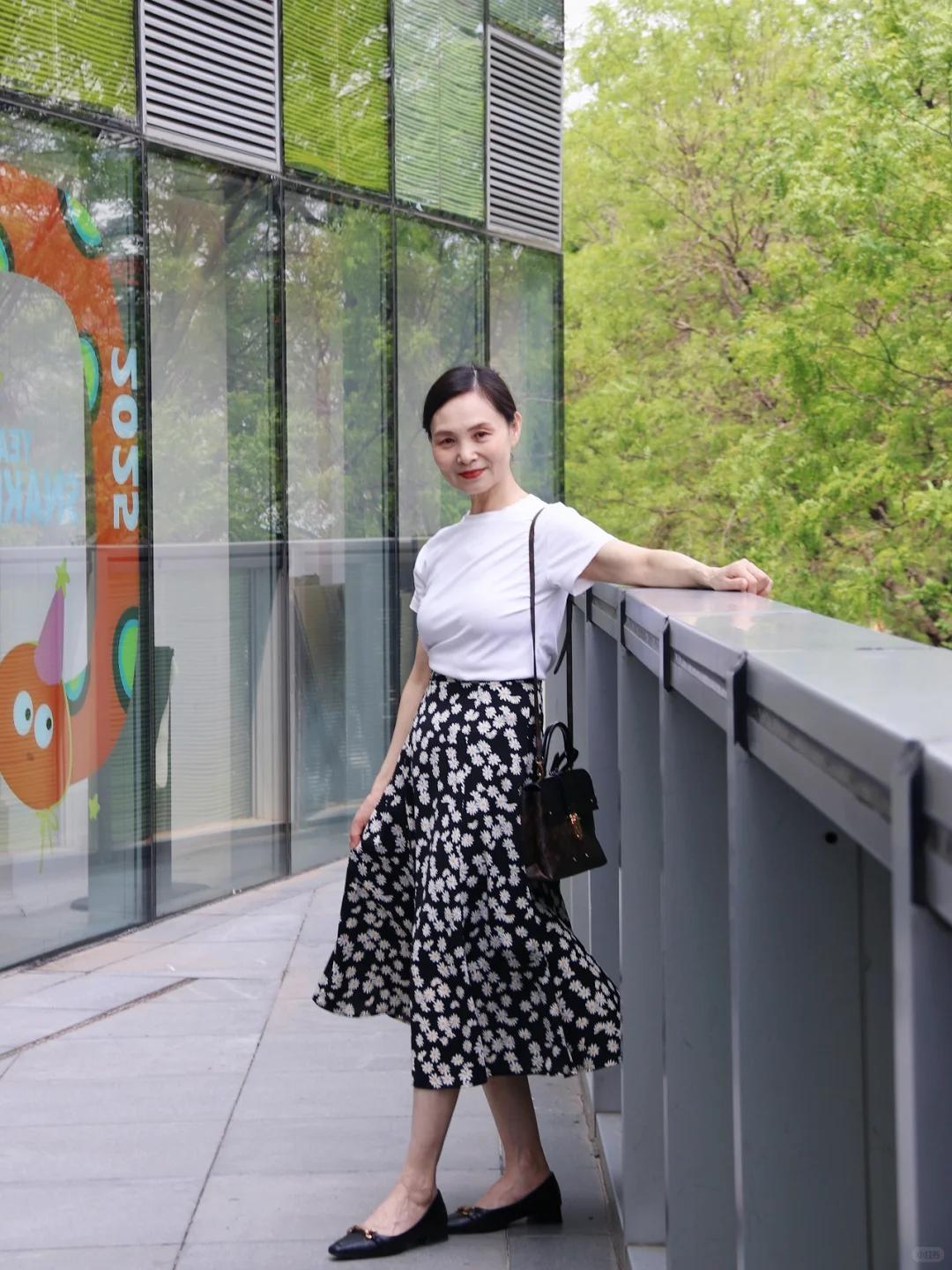 Tuổi 50 không mặc đại được nữa: Mẹo chọn đồ giúp chị em vừa đẹp vừa đẳng cấp- Ảnh 11.
