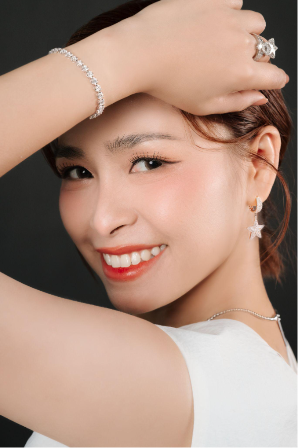 Lấp lánh hơn ba thập kỷ, Hoàng Thứ Jewelry kết tạo trang sức cho viên chủ tỏa sáng- Ảnh 2.