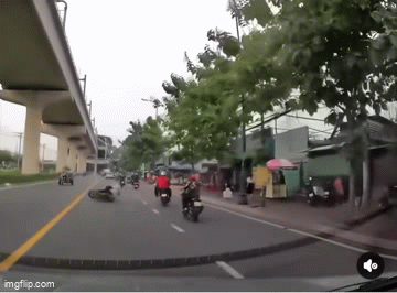 Clip: Cú ra chân ác ý, đạp nam thanh niên ngã sõng soài giữa đường, gã đàn ông được dự đoán sẽ sớm "lên phường"- Ảnh 1.