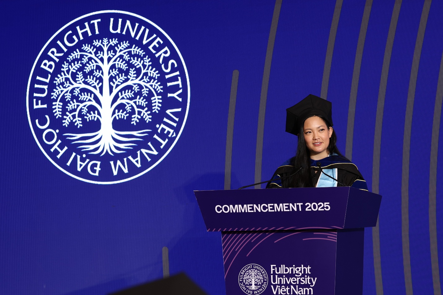 "Vững Rễ, Vươn Xa" – Thông điệp ý nghĩa gửi gắm đến thế hệ Tân Cử nhân 2025 Trường Fulbright- Ảnh 3.