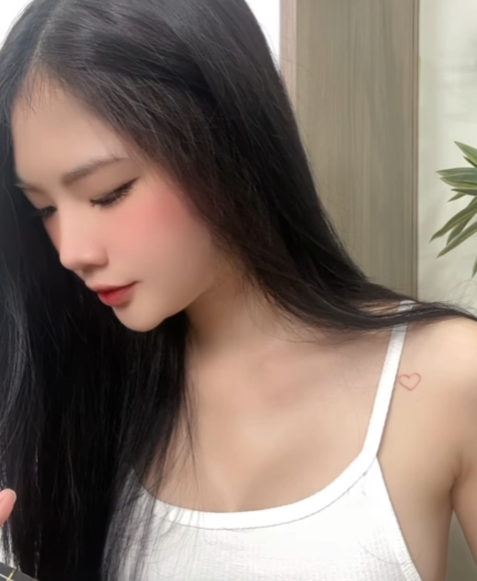 "Nóng" hơn cả clip của Chang Xi, dân mạng xôn xao với khoảnh khắc chơi đàn táo bạo- Ảnh 2. "Nóng" hơn cả clip của Chang Xi, dân mạng xôn xao với khoảnh khắc chơi đàn táo bạo- Ảnh 2.