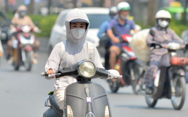 Siêu thị chung cư bỗng "đông khách nườm nượp" giữa cao điểm nắng nóng: Nhân viên kêu trời, tung chiêu đối phó "khối nghỉ hè"!- Ảnh 1. Siêu thị chung cư bỗng "đông khách nườm nượp" giữa cao điểm nắng nóng: Nhân viên kêu trời, tung chiêu đối phó "khối nghỉ hè"!- Ảnh 1.