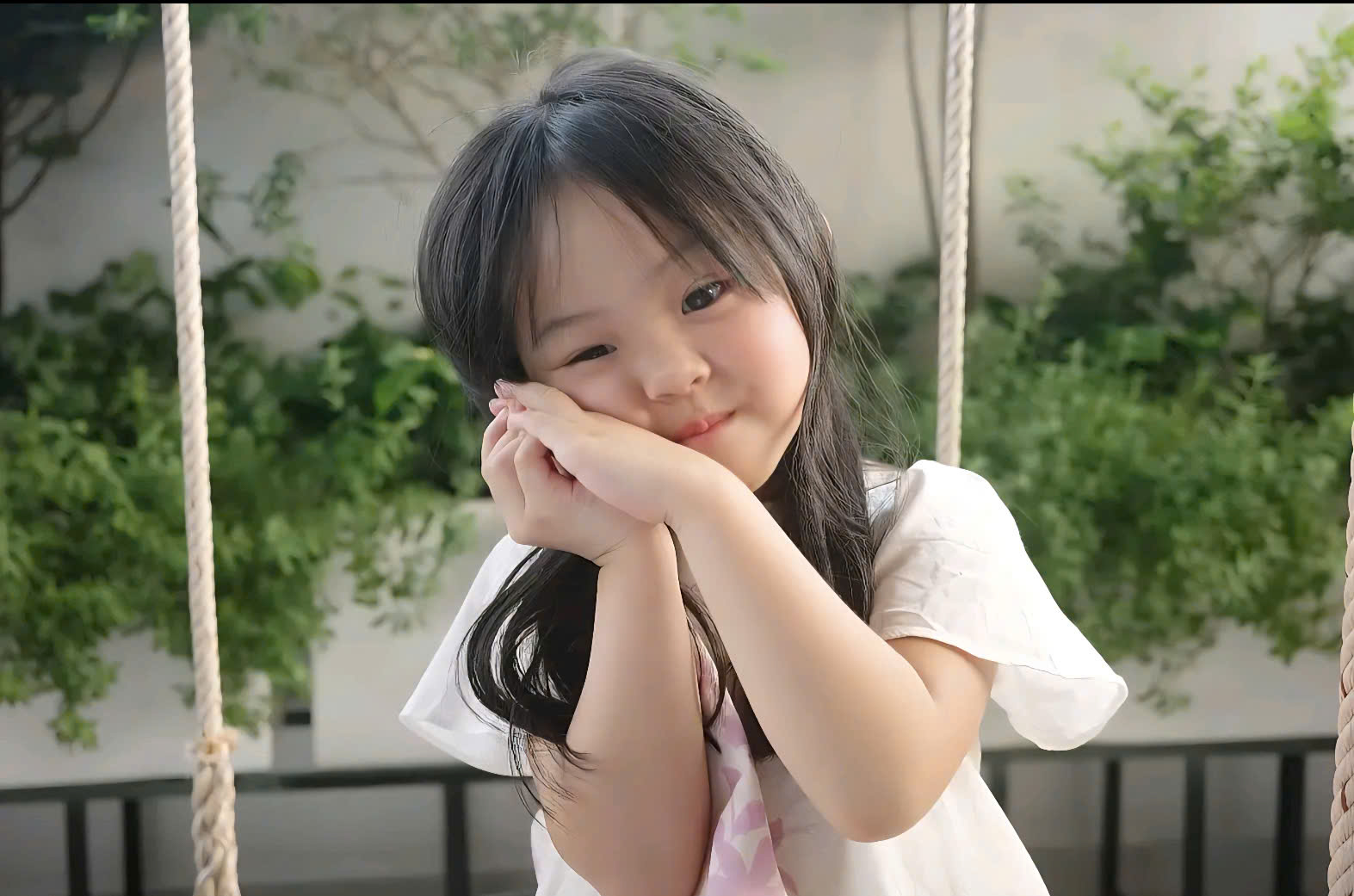 Hot mom Đàm Thu Trang khoe ảnh "nàng thơ" nhà mình khiến hội mẹ bỉm mê mệt nét trong veo của bé Suchin- Ảnh 2. Hot mom Đàm Thu Trang khoe ảnh "nàng thơ" nhà mình khiến hội mẹ bỉm mê mệt nét trong veo của bé Suchin- Ảnh 2.