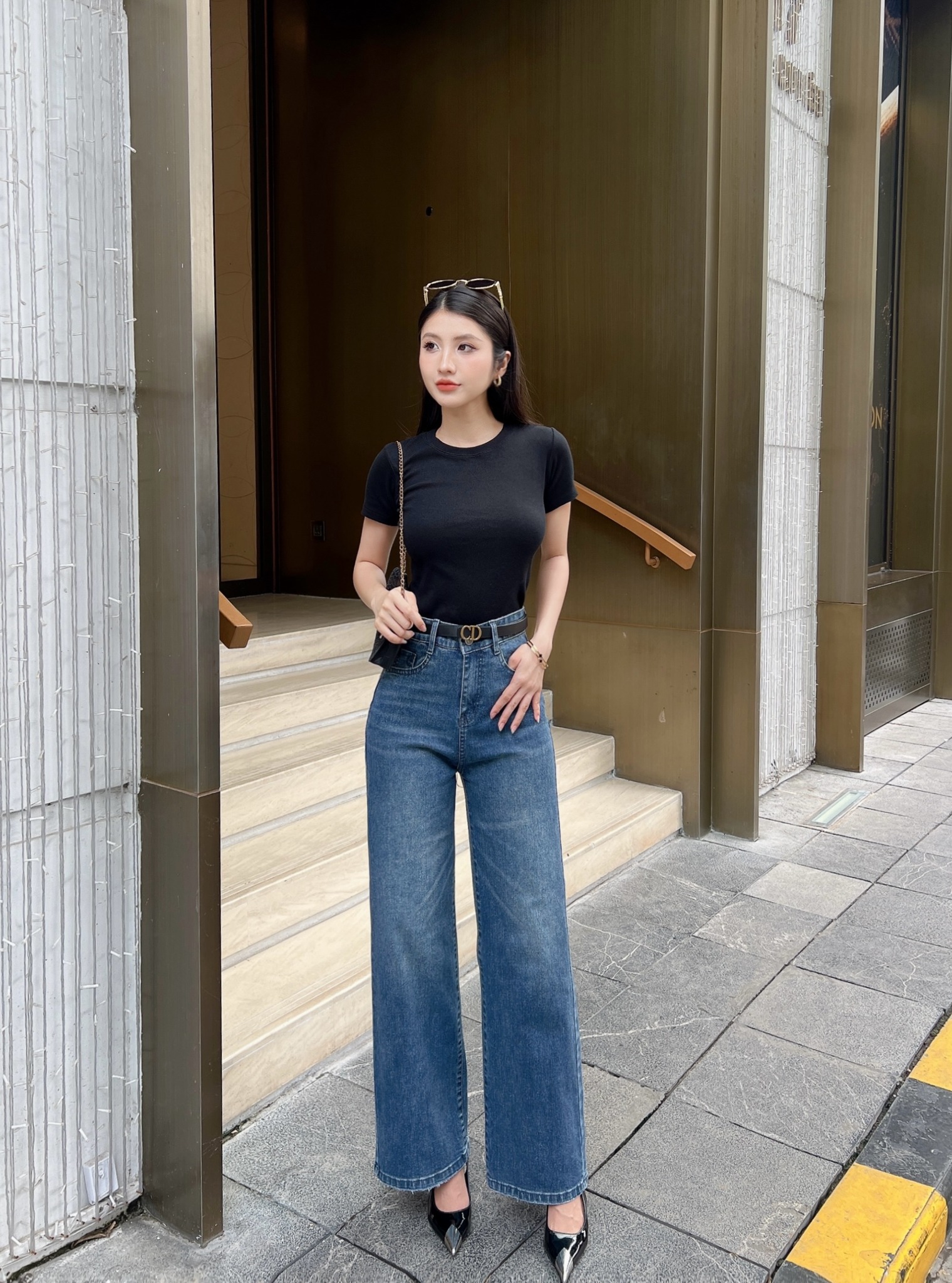 Kiểu quần jeans dành cho phụ nữ tuổi 35+: Tôn dáng, hack chân dài, mặc lên là sang chảnh- Ảnh 9.
