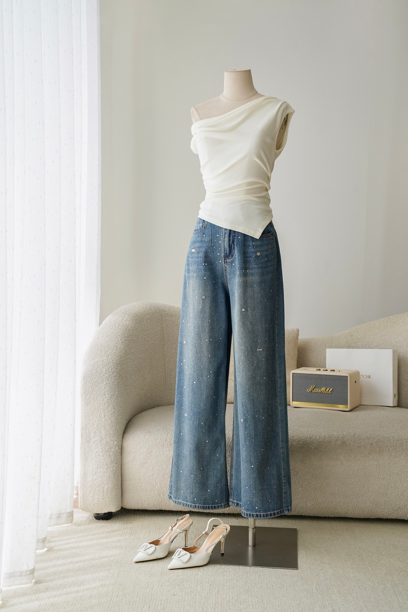 Kiểu quần jeans dành cho phụ nữ tuổi 35+: Tôn dáng, hack chân dài, mặc lên là sang chảnh- Ảnh 8.