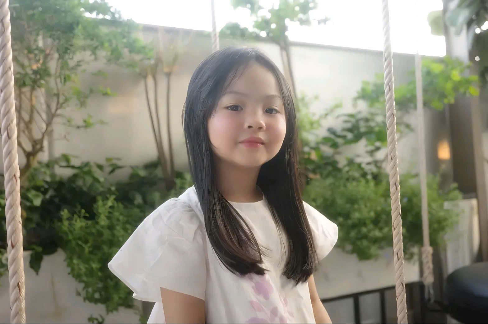 Hot mom Đàm Thu Trang khoe ảnh "nàng thơ" nhà mình khiến hội mẹ bỉm mê mệt nét trong veo của bé Suchin- Ảnh 6. Hot mom Đàm Thu Trang khoe ảnh "nàng thơ" nhà mình khiến hội mẹ bỉm mê mệt nét trong veo của bé Suchin- Ảnh 6.