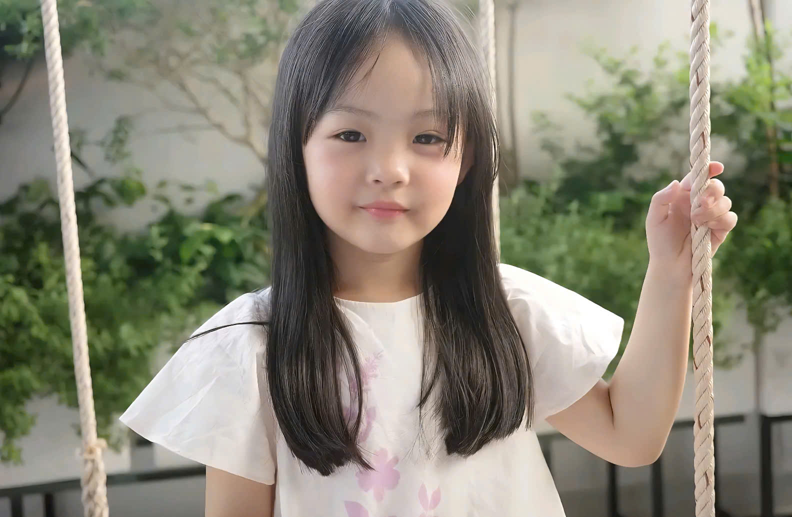 Hot mom Đàm Thu Trang khoe ảnh "nàng thơ" nhà mình khiến hội mẹ bỉm mê mệt nét trong veo của bé Suchin- Ảnh 7. Hot mom Đàm Thu Trang khoe ảnh "nàng thơ" nhà mình khiến hội mẹ bỉm mê mệt nét trong veo của bé Suchin- Ảnh 7.