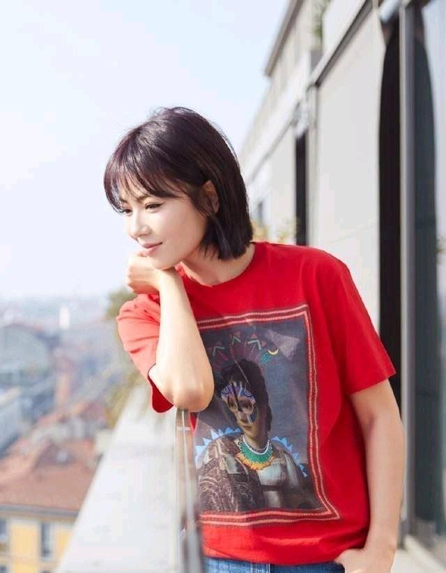 Phụ nữ tuổi 40 - 50 nên tránh để tóc dài! Thử ngay 3 kiểu tóc này để trẻ trung và thanh lịch hơn- Ảnh 10.