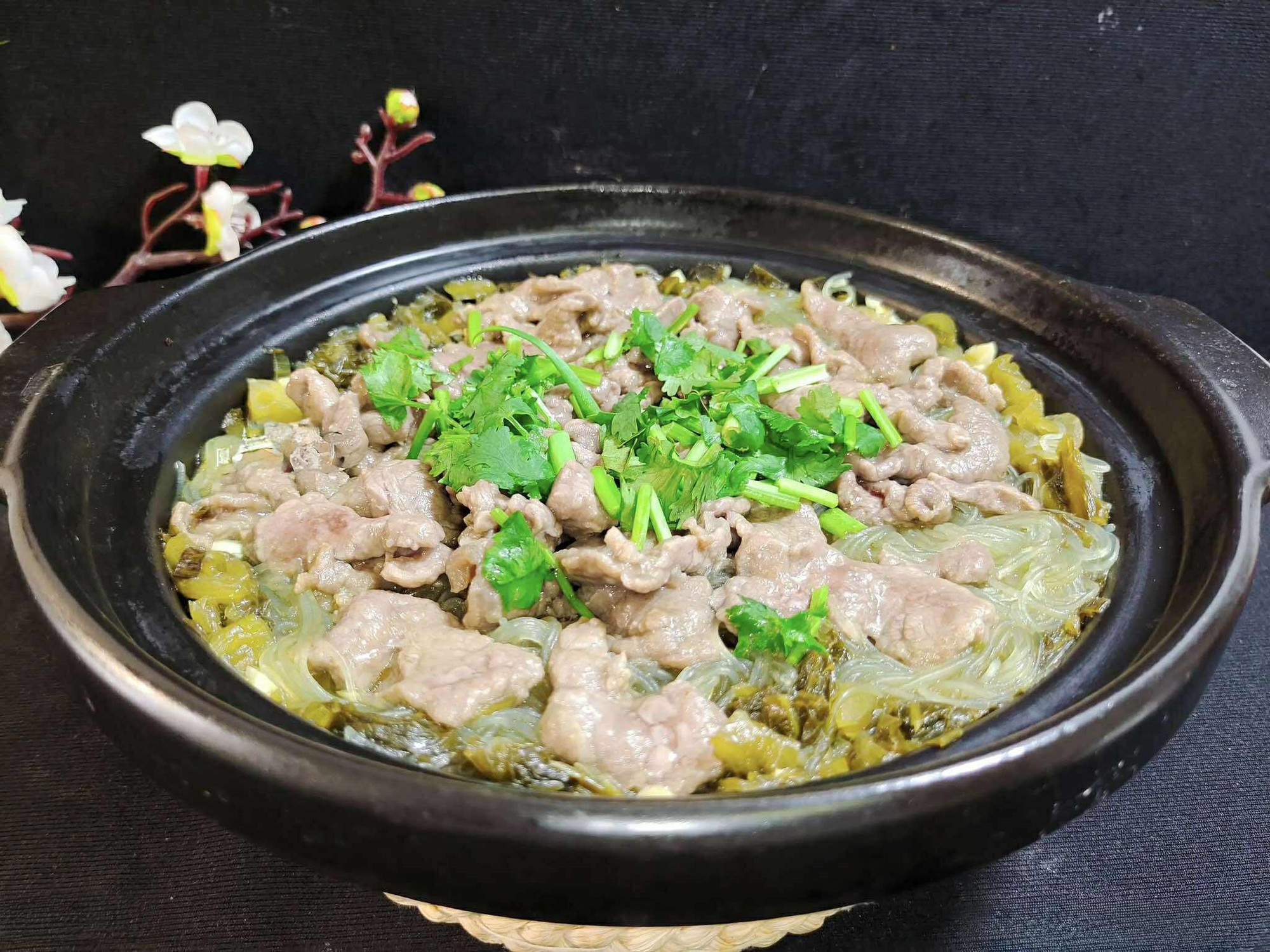 Miến mà nấu theo cách này nghe thì "lạ lẫm" nhưng hương vị lại ngon bất ngờ, nhất là trong tiết trời nắng nóng- Ảnh 7. Miến mà nấu theo cách này nghe thì "lạ lẫm" nhưng hương vị lại ngon bất ngờ, nhất là trong tiết trời nắng nóng- Ảnh 7.
