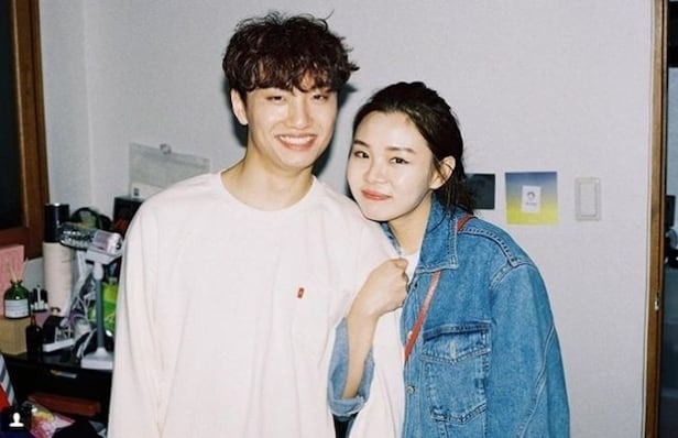 Căng: 1 nữ ca sĩ đâm đơn kiện "tiểu tam" ra tòa, chồng nhạc sĩ có hành động gây phẫn nộ- Ảnh 2. Căng: 1 nữ ca sĩ đâm đơn kiện "tiểu tam" ra tòa, chồng nhạc sĩ có hành động gây phẫn nộ- Ảnh 2.