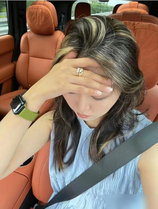 Tóc bạc không phải nỗi sợ: 5 kiểu tóc giúp phụ nữ trung niên đẹp rạng ngời mà không cần nhuộm- Ảnh 12. Tóc bạc không phải nỗi sợ: 5 kiểu tóc giúp phụ nữ trung niên đẹp rạng ngời mà không cần nhuộm- Ảnh 12.