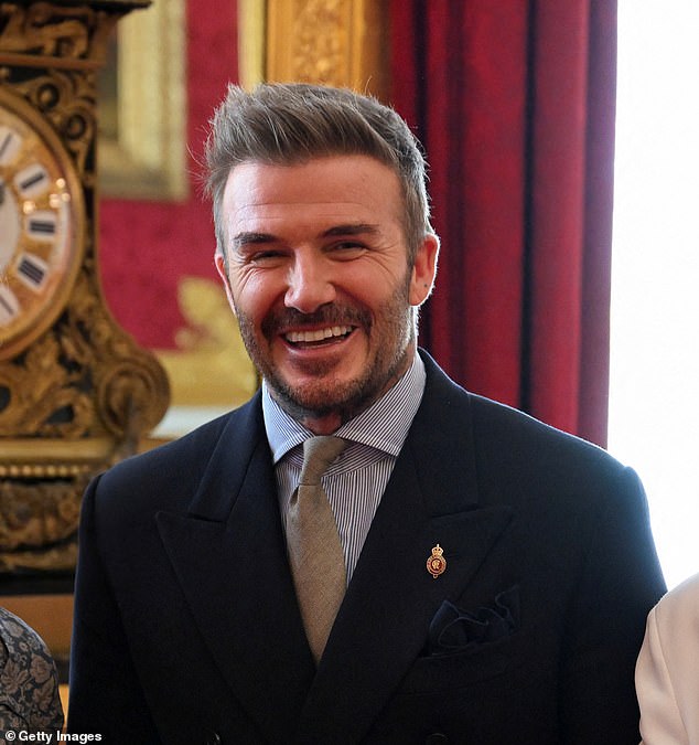 David Beckham chính thức được phong tước "Hiệp sĩ", Victoria thành "Lady", hào quang chói lọi!- Ảnh 1.