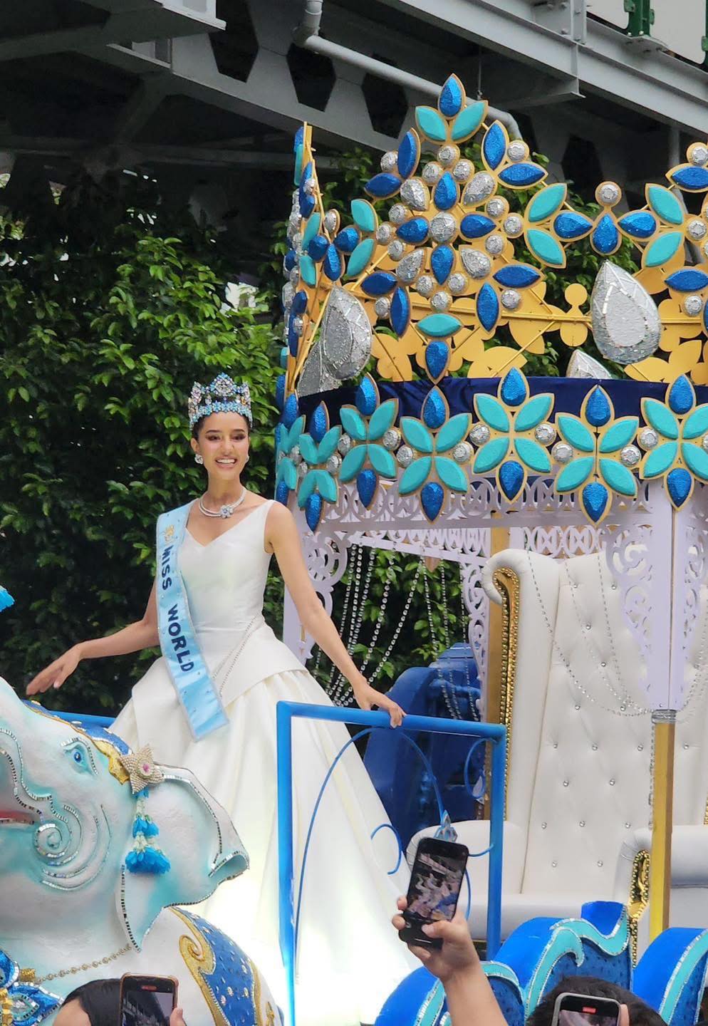 Chiếc váy “ăn điểm” của Miss World 2025: Không cần cố gắng vẫn là công chúa trong lòng dân- Ảnh 1. Chiếc váy “ăn điểm” của Miss World 2025: Không cần cố gắng vẫn là công chúa trong lòng dân- Ảnh 1.