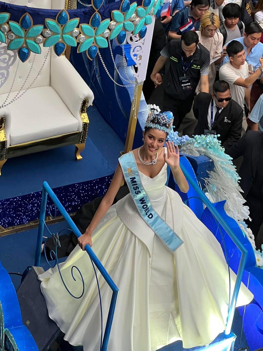 Chiếc váy “ăn điểm” của Miss World 2025: Không cần cố gắng vẫn là công chúa trong lòng dân- Ảnh 2. Chiếc váy “ăn điểm” của Miss World 2025: Không cần cố gắng vẫn là công chúa trong lòng dân- Ảnh 2.