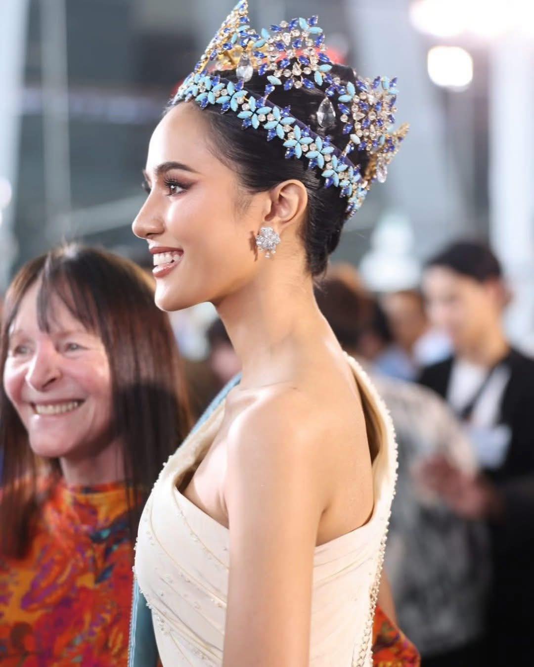 Chiếc váy “ăn điểm” của Miss World 2025: Không cần cố gắng vẫn là công chúa trong lòng dân- Ảnh 4. Chiếc váy “ăn điểm” của Miss World 2025: Không cần cố gắng vẫn là công chúa trong lòng dân- Ảnh 4.