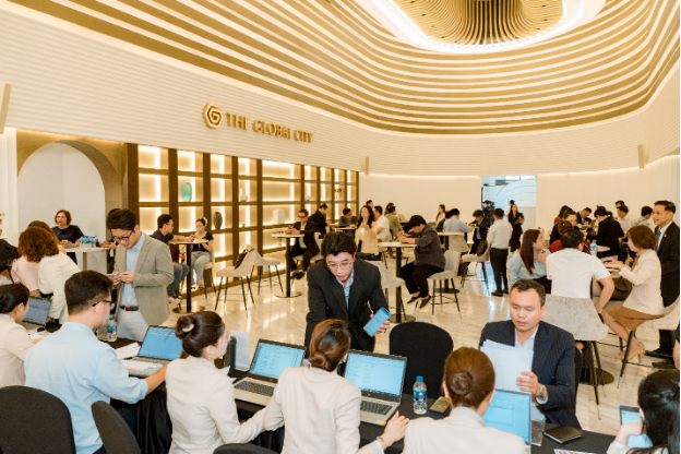 Hàng trăm khách hàng tham dự sự kiện giới thiệu chính thức dự án Lumière Midtown- Ảnh 2.
