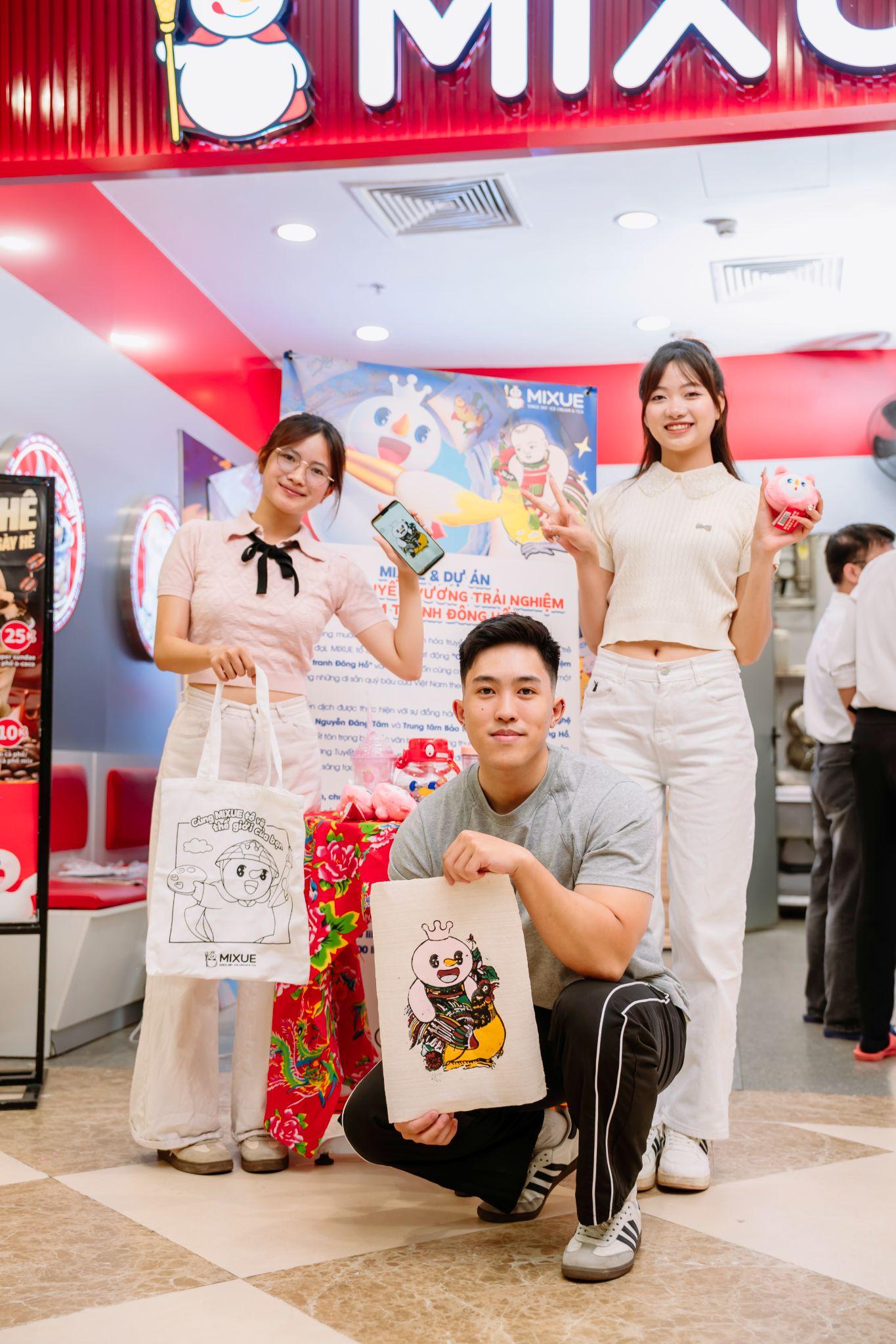 MIXUE khởi động cuộc thi Vẽ Tuyết Vương lần thứ 3 & chuỗi hoạt động trải nghiệm làm tranh Đông Hồ- Ảnh 8. MIXUE khởi động cuộc thi Vẽ Tuyết Vương lần thứ 3 & chuỗi hoạt động trải nghiệm làm tranh Đông Hồ- Ảnh 8.
