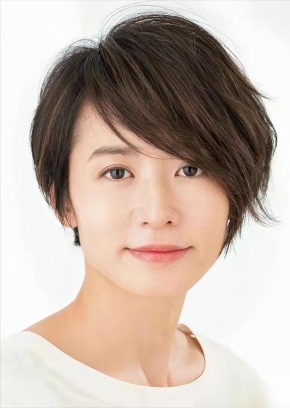 Chị em tuổi trung niên lưu ý: 3 kiểu tóc này sẽ khiến bạn trông già và kém sang- Ảnh 9. Chị em tuổi trung niên lưu ý: 3 kiểu tóc này sẽ khiến bạn trông già và kém sang- Ảnh 9.