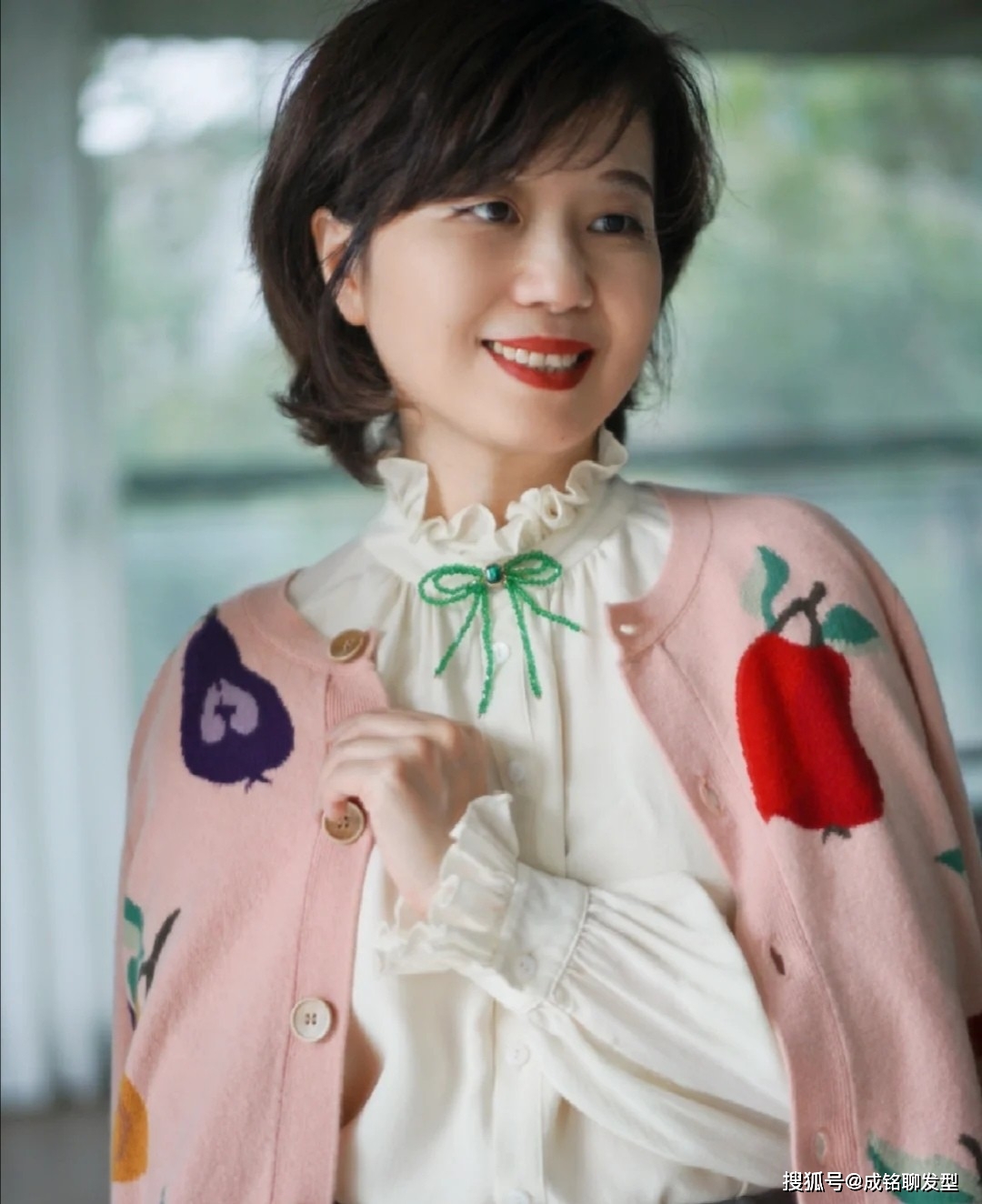 Chị em tuổi trung niên lưu ý: 3 kiểu tóc này sẽ khiến bạn trông già và kém sang- Ảnh 11. Chị em tuổi trung niên lưu ý: 3 kiểu tóc này sẽ khiến bạn trông già và kém sang- Ảnh 11.