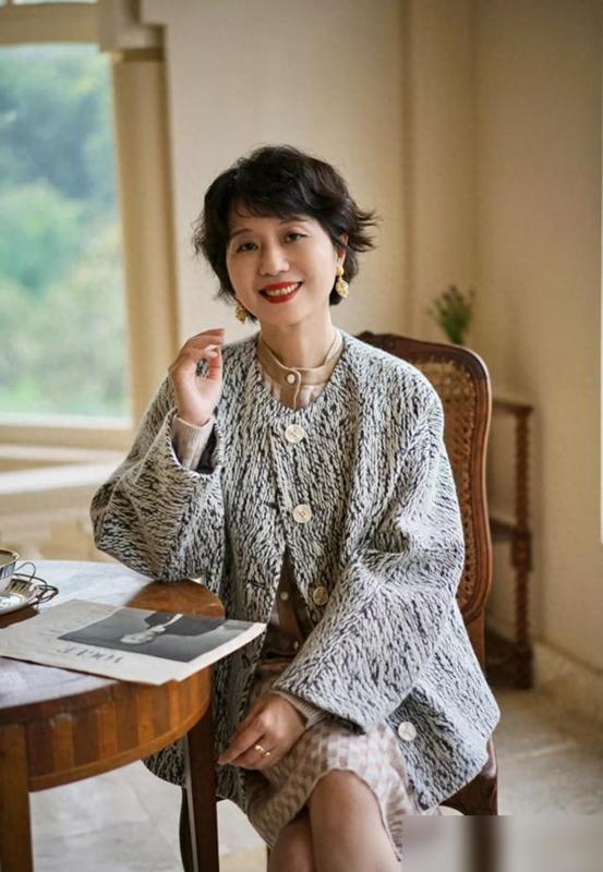 Chị em tuổi trung niên lưu ý: 3 kiểu tóc này sẽ khiến bạn trông già và kém sang- Ảnh 12. Chị em tuổi trung niên lưu ý: 3 kiểu tóc này sẽ khiến bạn trông già và kém sang- Ảnh 12.