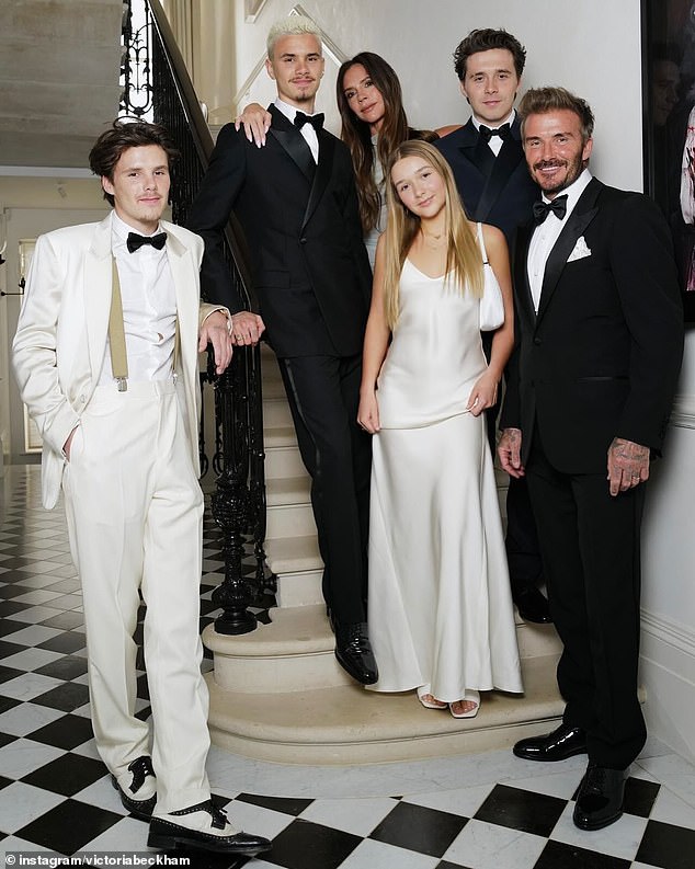 Vợ chồng con cả nhà Beckham mạnh tay mua biệt thự gần 400 tỷ, dập tắt hi vọng hàn gắn của David và Victoria- Ảnh 4. Vợ chồng con cả nhà Beckham mạnh tay mua biệt thự gần 400 tỷ, dập tắt hi vọng hàn gắn của David và Victoria- Ảnh 4.