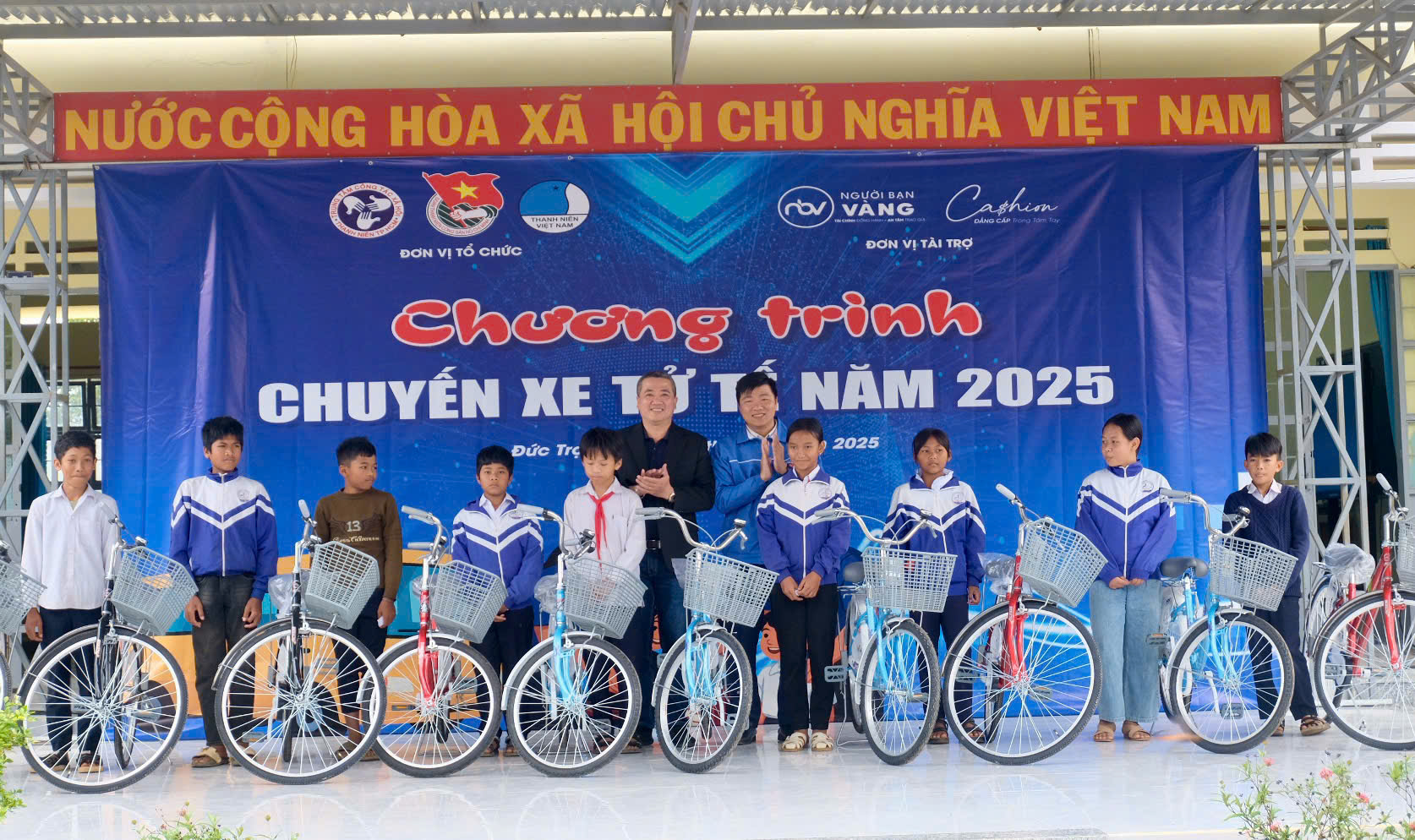 Người Bạn Vàng và Cashion tặng xe đạp, nối tiếp ước mơ cho học sinh dân tộc thiểu số- Ảnh 3.