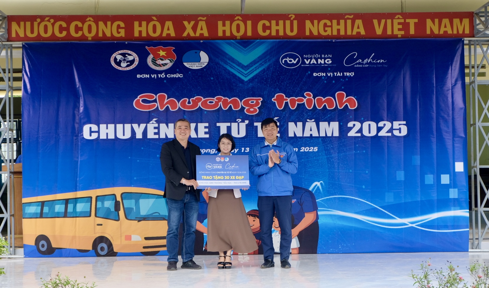 Người Bạn Vàng và Cashion tặng xe đạp, nối tiếp ước mơ cho học sinh dân tộc thiểu số- Ảnh 4.