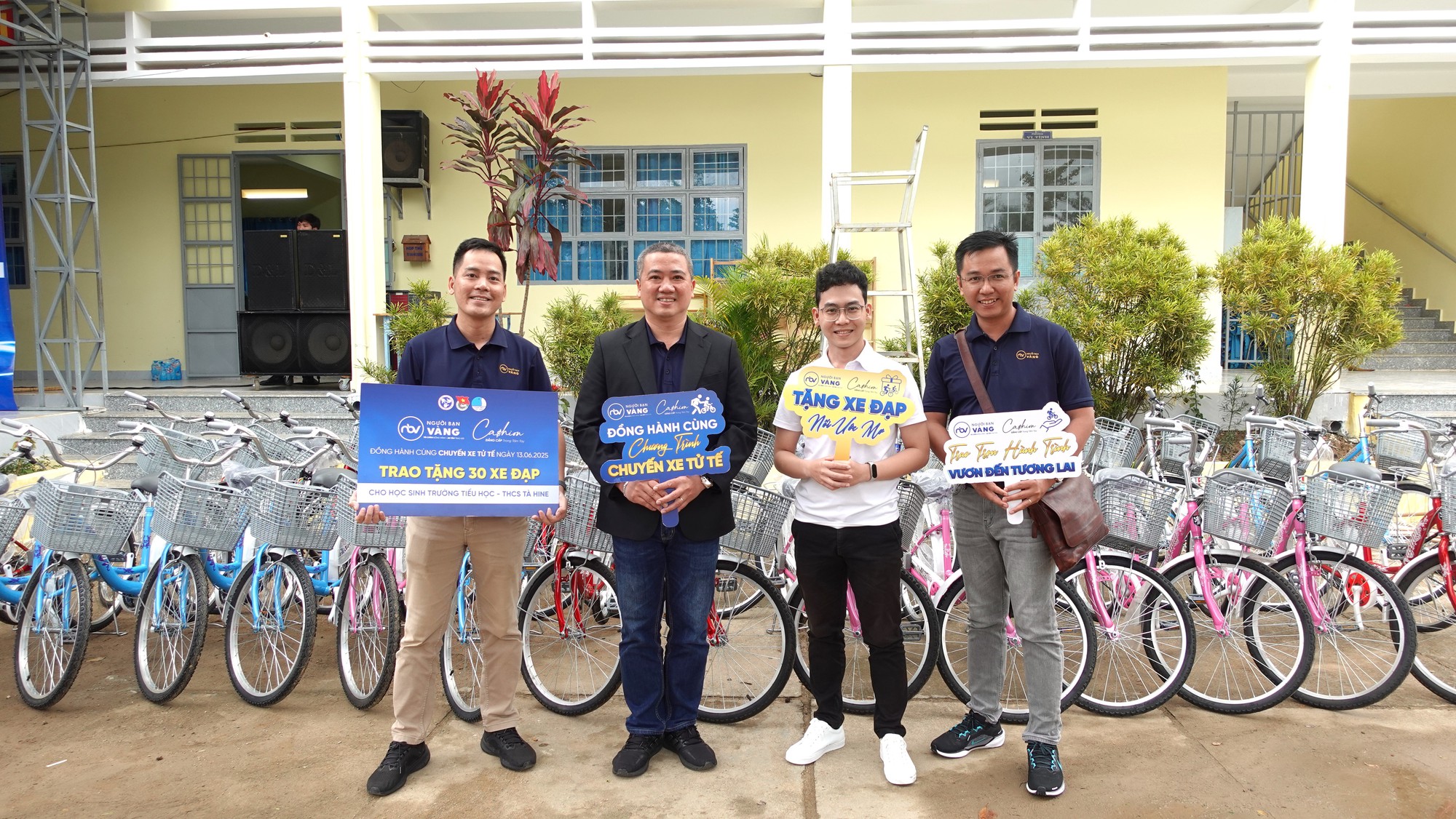 Người Bạn Vàng và Cashion tặng xe đạp, nối tiếp ước mơ cho học sinh dân tộc thiểu số- Ảnh 5.