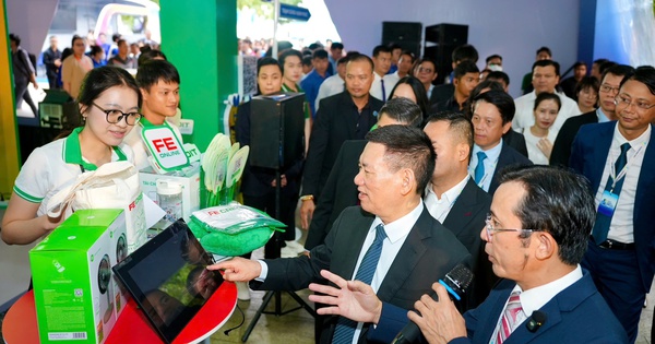 FE CREDIT chinh phục gen Z với ứng dụng tài chính FE ONLINE 2.0- Ảnh 1. FE CREDIT chinh phục gen Z với ứng dụng tài chính FE ONLINE 2.0- Ảnh 1.