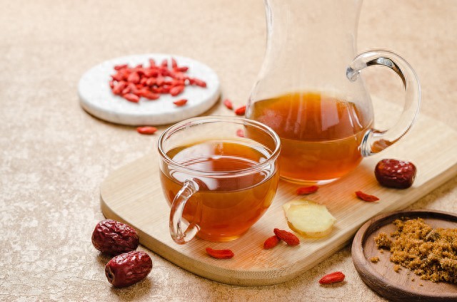 Chỉ 2 nguyên liệu nhà nào cũng có, nấu lên uống mỗi sáng: Cả mùa hè nhẹ người, khỏe re- Ảnh 1.