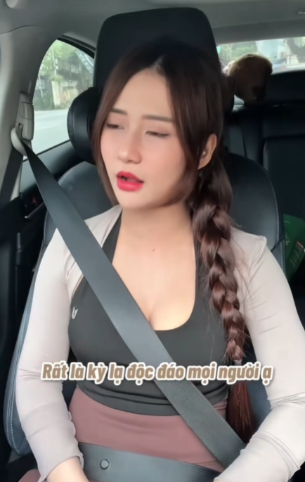 "Như Lê đi biển" bỗng thành hot search, nữ TikToker nổi tiếng lại khiến cộng đồng game thủ dậy sóng- Ảnh 3. "Như Lê đi biển" bỗng thành hot search, nữ TikToker nổi tiếng lại khiến cộng đồng game thủ dậy sóng- Ảnh 3.