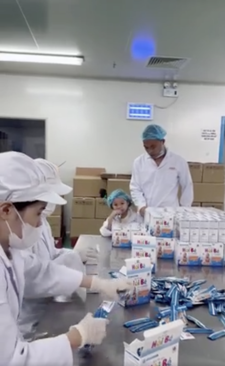 Từng khoe xe sang, biệt thự, đơn hàng chất đầy nhà: Gia đình Hải Sen giàu cỡ nào?- Ảnh 2.