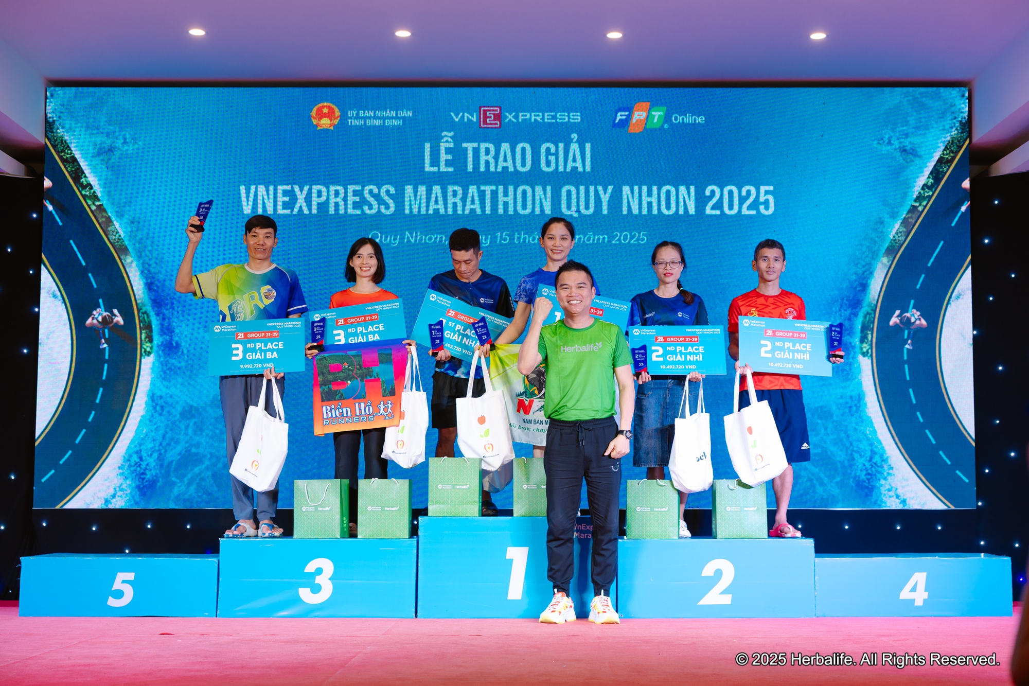 Herbalife tiếp tục lan tỏa lối sống năng động tại VnExpress Marathon Quy Nhơn 2025- Ảnh 4.