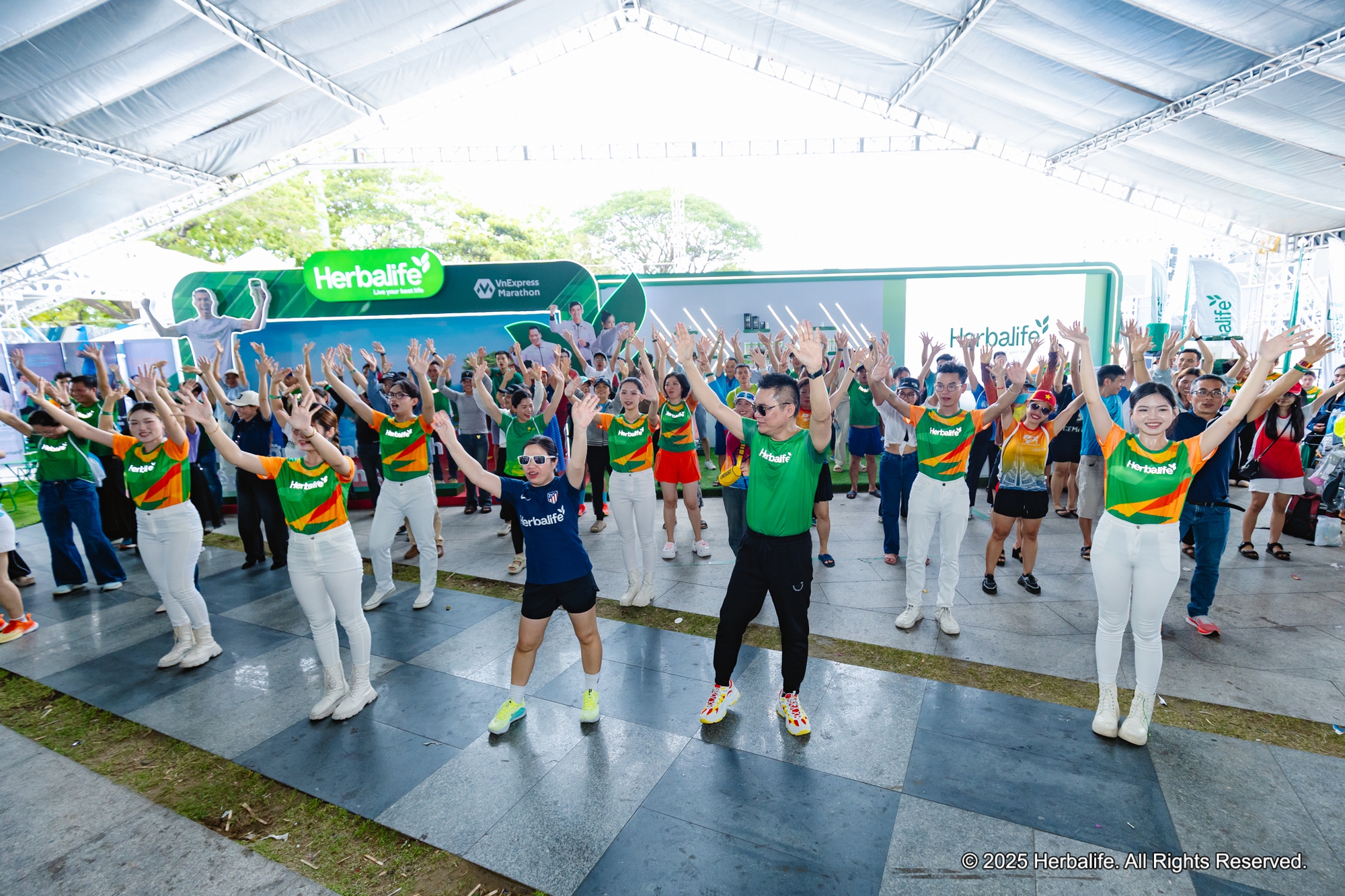 Herbalife tiếp tục lan tỏa lối sống năng động tại VnExpress Marathon Quy Nhơn 2025- Ảnh 6.