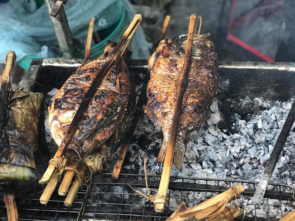 Ăn cá nướng giữa mùa hè oi bức nghe có vẻ nghịch lý? Nhưng với "pa pỉnh tộp", người Tây Bắc có lý do riêng!- Ảnh 2.