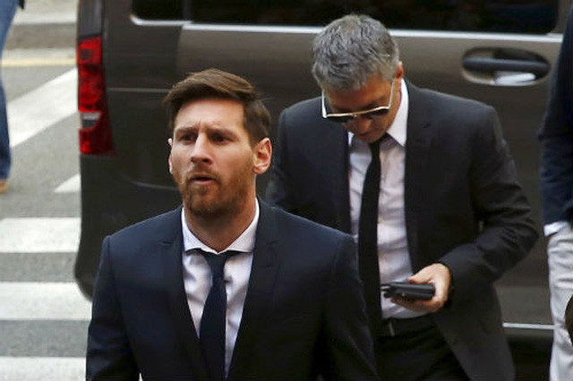 Bị kết tội trốn thuế, Messi khẳng định "Tôi chỉ biết đá bóng, có biết gì đâu"- Ảnh 1.