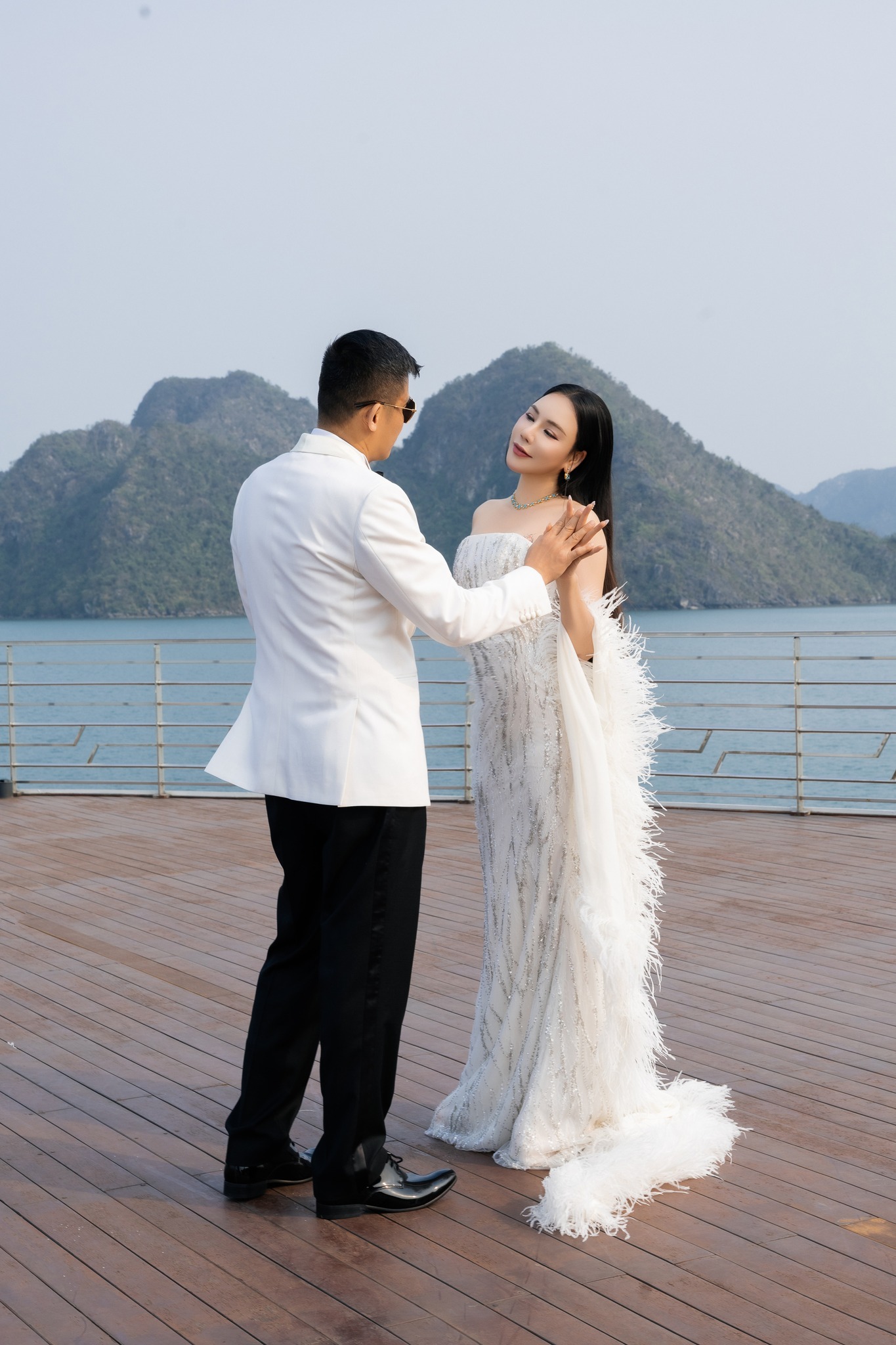 Nữ ca sĩ Vbiz đánh úp công khai con 2 tuổi, lễ cưới độc nhất vô nhị gây sốt cả truyền thông quốc tế- Ảnh 6.