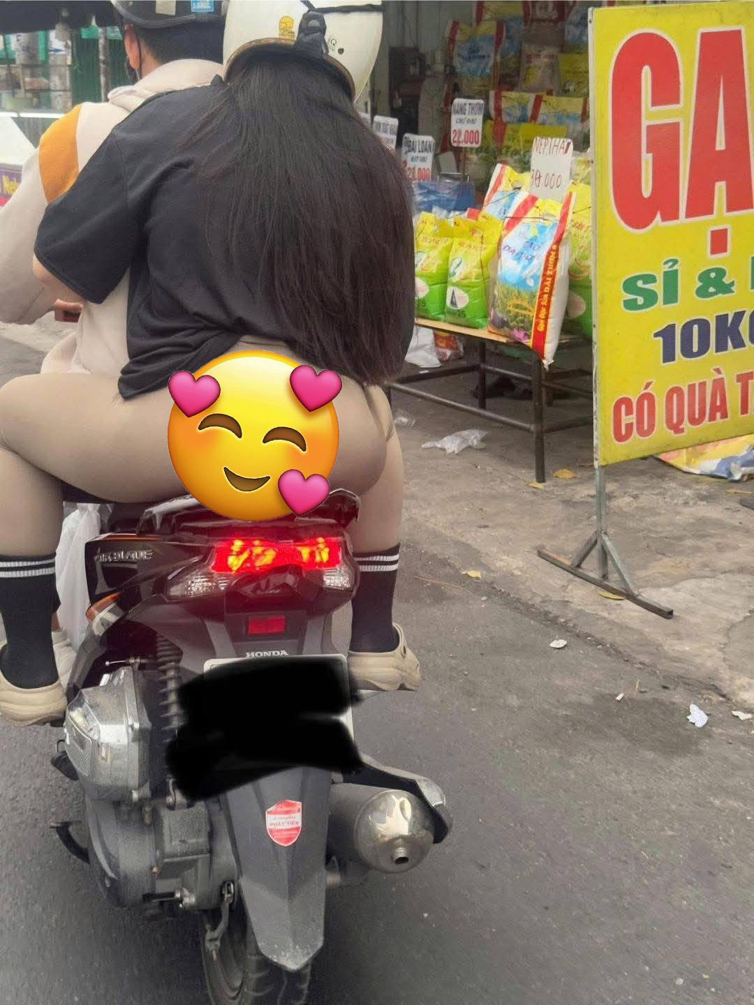 Hình ảnh cô gái diện đồ "khiếm nhã" khiến CĐM ngán ngẩm: Ranh giới giữa đẹp, phù hợp và phản cảm như thế nào- Ảnh 3.